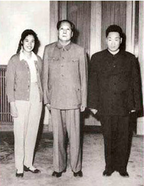 爱游戏(ayx)中国官方网站-府西社区:社企联袂 献爱中秋(图4) 爱游戏(ayx)中国官方网站