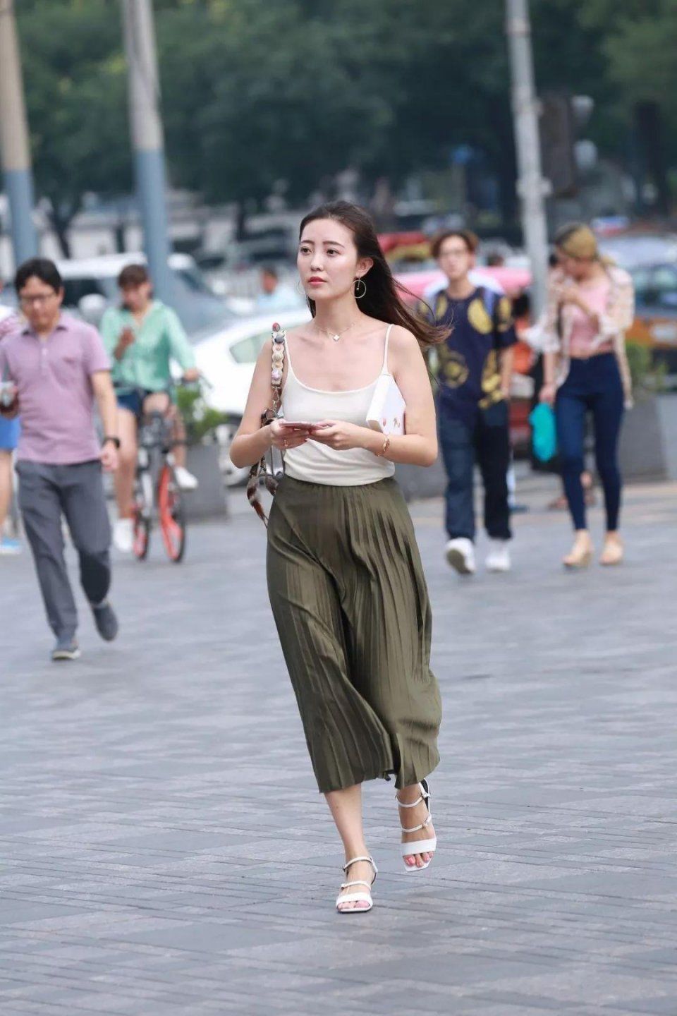 ayx官网-官员到底有多少套房子才合适?_时事政治_中公教育网(图4) ayx官方网站