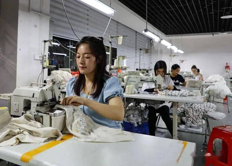 大龙开发区:大事小事有着落 新住民安身立命:ayx官网(图8)
大龙开发区:大事小事有着落 新住民安身立命:ayx官网(图8)