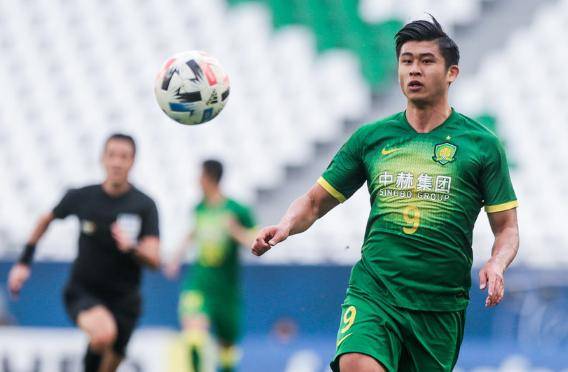 “爱游戏（ayx）中国官方网站”
国足名单5大争议：4位门将 中超冠军仅2人 归化国脚落选(图7)